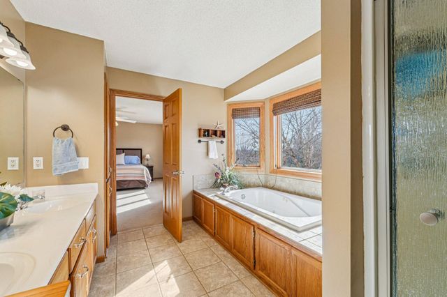 5669 Oak View Court, Savage, MN 55378