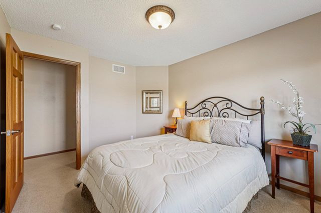 5669 Oak View Court, Savage, MN 55378