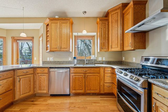 5669 Oak View Court, Savage, MN 55378