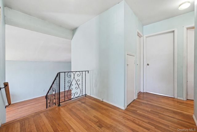 43 Village Lane, Hauppauge, NY 11788