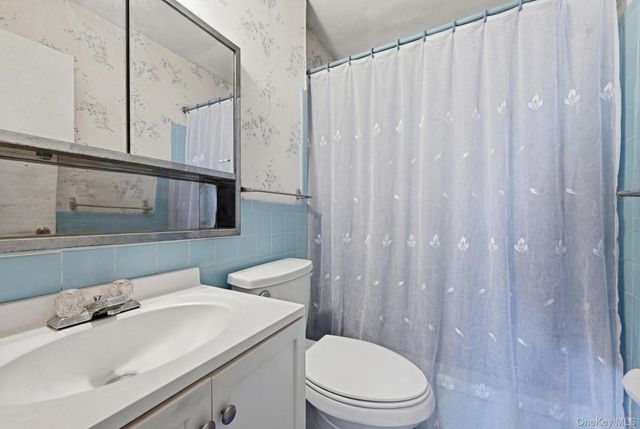 43 Village Lane, Hauppauge, NY 11788