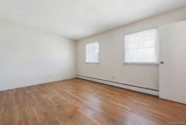 43 Village Lane, Hauppauge, NY 11788