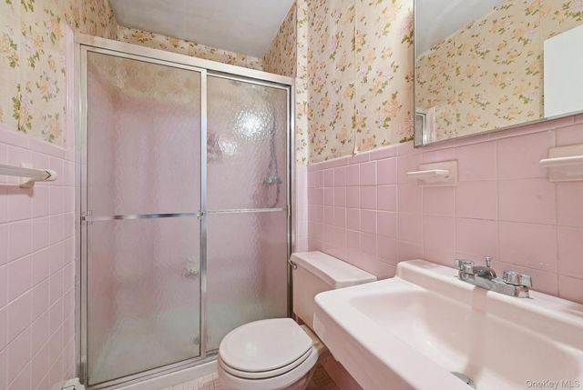 43 Village Lane, Hauppauge, NY 11788