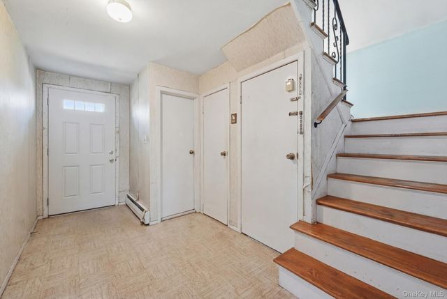 43 Village Lane, Hauppauge, NY 11788