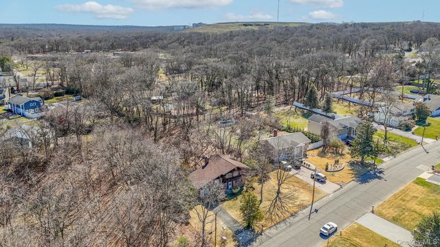 43 Village Lane, Hauppauge, NY 11788