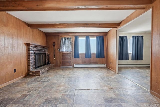 43 Village Lane, Hauppauge, NY 11788