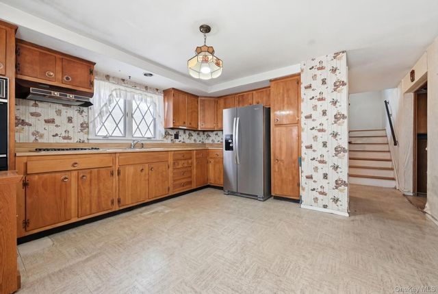 43 Village Lane, Hauppauge, NY 11788