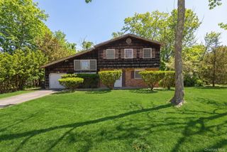 43 Village Lane, Hauppauge, NY 11788