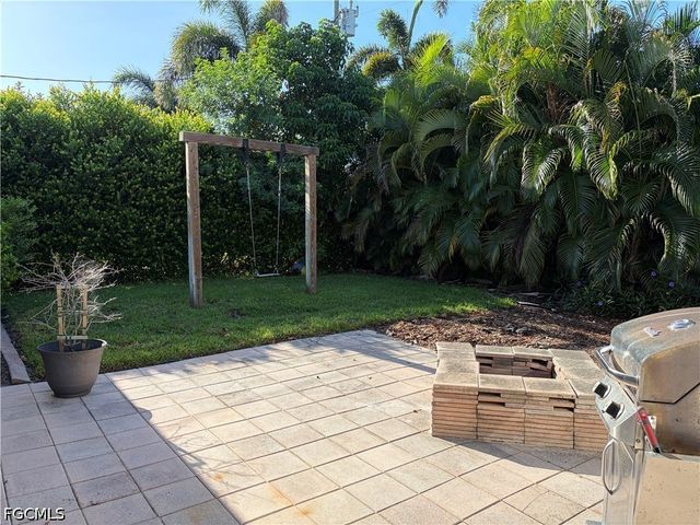 618 SE 18th ST, Cape Coral, FL 33990