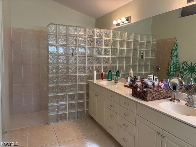 618 SE 18th ST, Cape Coral, FL 33990
