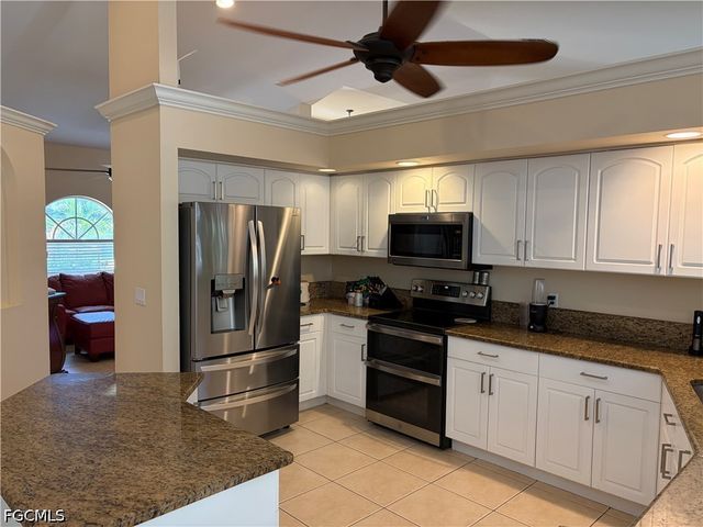 618 SE 18th ST, Cape Coral, FL 33990