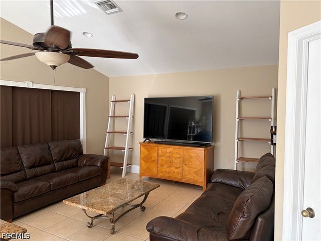 618 SE 18th ST, Cape Coral, FL 33990