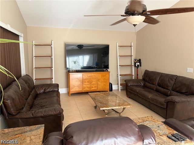 618 SE 18th ST, Cape Coral, FL 33990