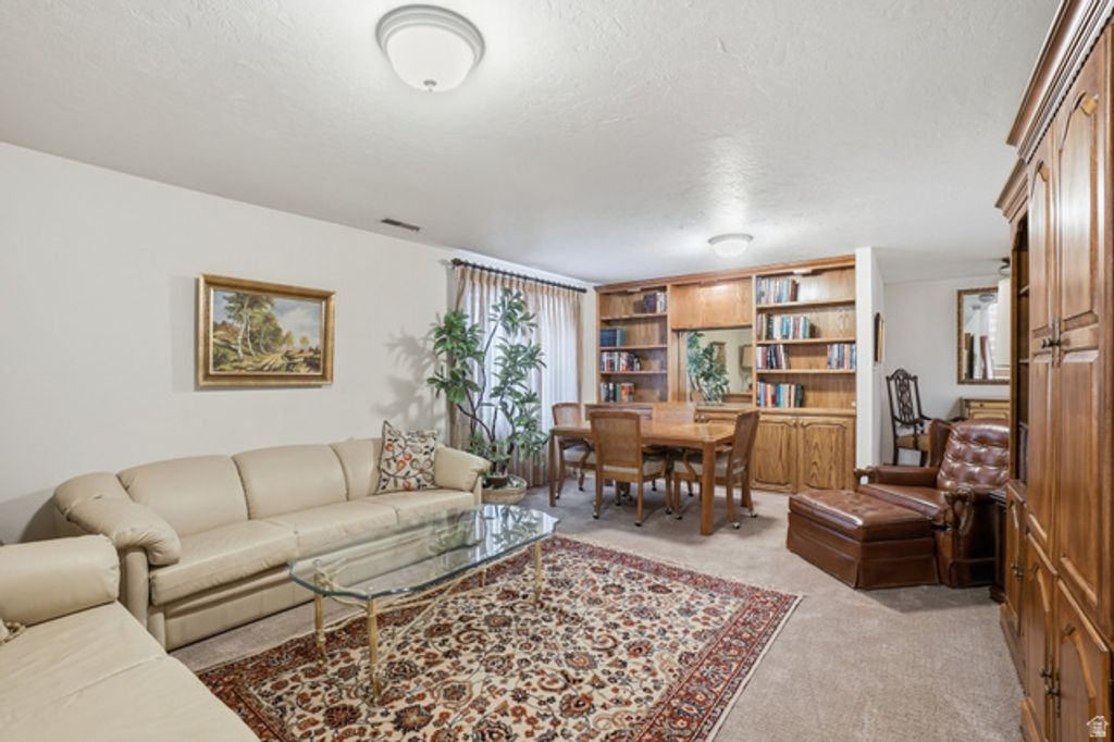 Image 18 of property listing at 1681 E 6550 S, Murray, UT 84121