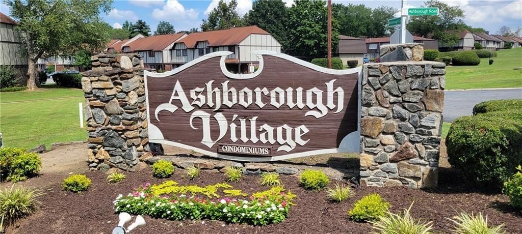 1814 Ashborough Road E, Marietta, GA 30067