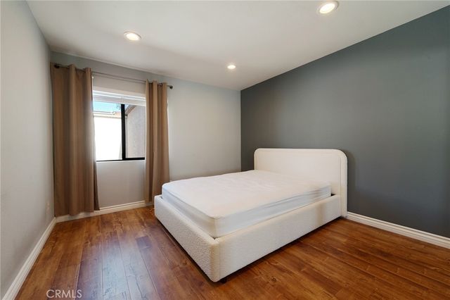 13925 Riverside Drive, Sherman Oaks, CA 91423