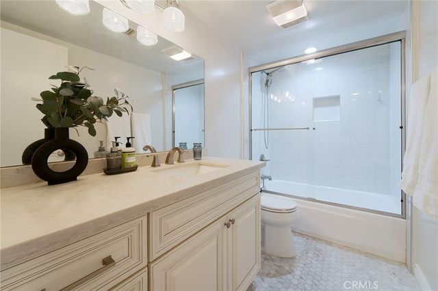 13925 Riverside Drive, Sherman Oaks, CA 91423