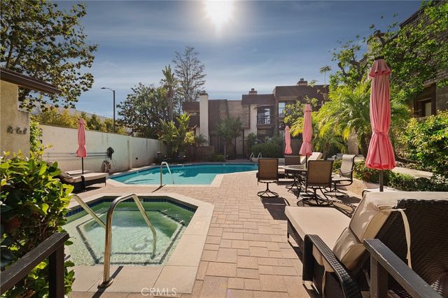 13925 Riverside Drive, Sherman Oaks, CA 91423