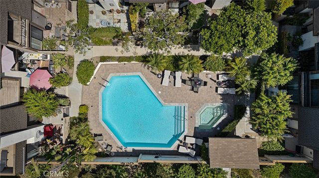 13925 Riverside Drive, Sherman Oaks, CA 91423