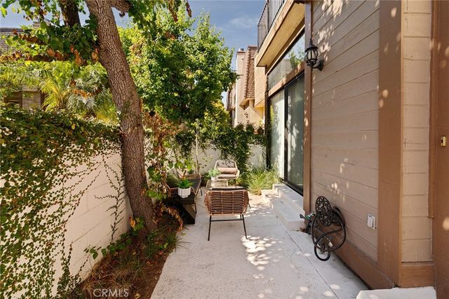 13925 Riverside Drive, Sherman Oaks, CA 91423