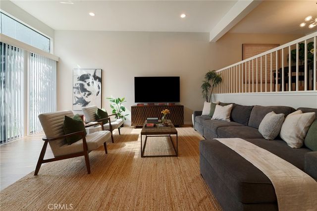13925 Riverside Drive, Sherman Oaks, CA 91423