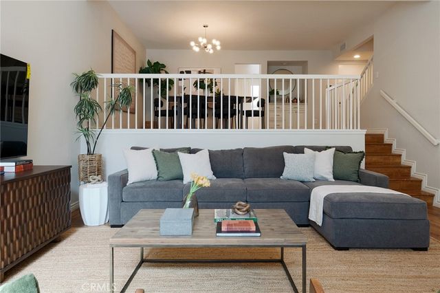 13925 Riverside Drive, Sherman Oaks, CA 91423