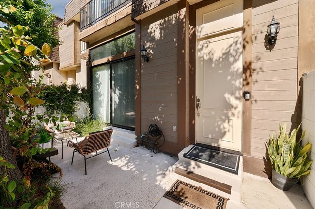 13925 Riverside Drive, Sherman Oaks, CA 91423