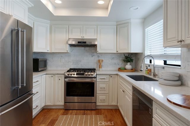 13925 Riverside Drive, Sherman Oaks, CA 91423