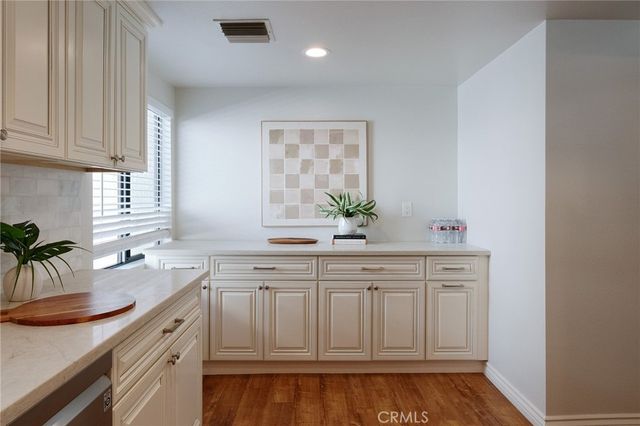 13925 Riverside Drive, Sherman Oaks, CA 91423