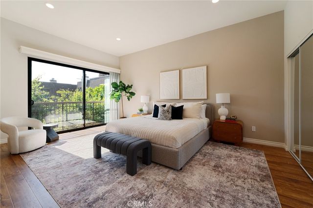 13925 Riverside Drive, Sherman Oaks, CA 91423