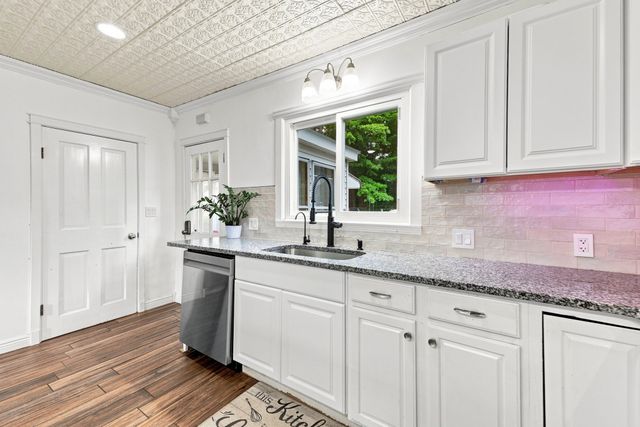 30 Prospect St, Pepperell, MA 01463
