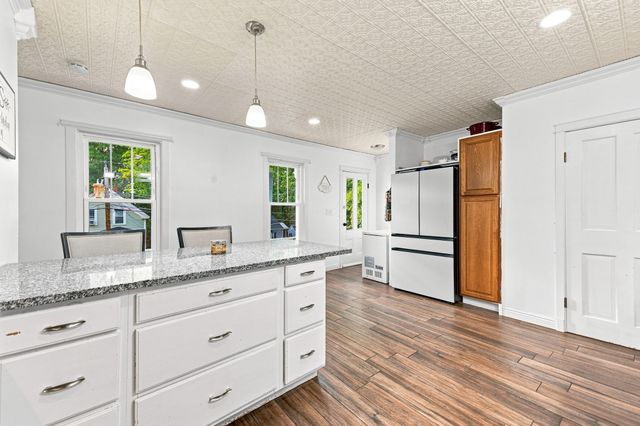 30 Prospect St, Pepperell, MA 01463