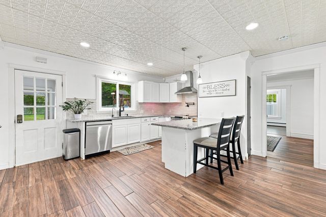 30 Prospect St, Pepperell, MA 01463