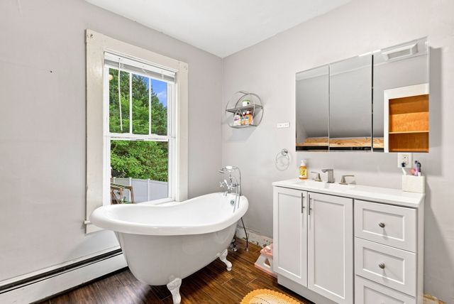 30 Prospect St, Pepperell, MA 01463