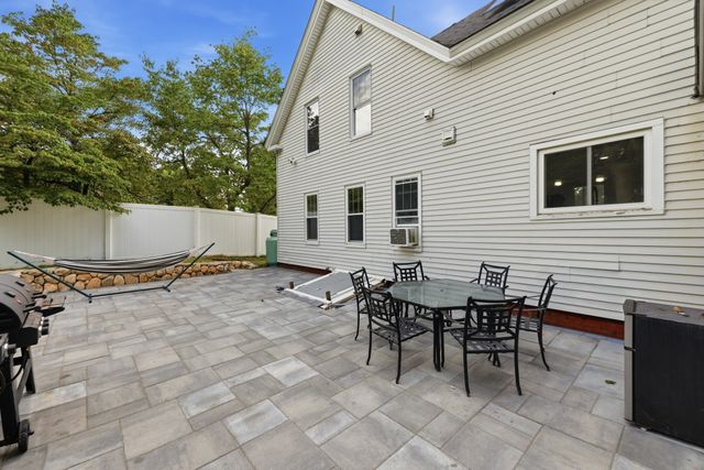 30 Prospect St, Pepperell, MA 01463
