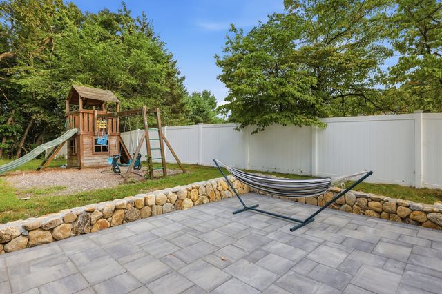 30 Prospect St, Pepperell, MA 01463