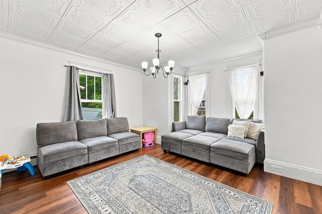 30 Prospect St, Pepperell, MA 01463