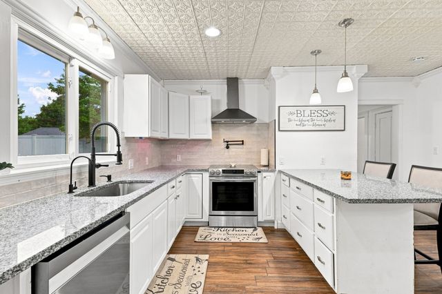 30 Prospect St, Pepperell, MA 01463