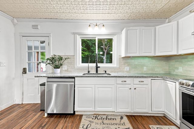 30 Prospect St, Pepperell, MA 01463