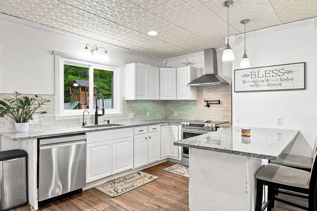30 Prospect St, Pepperell, MA 01463