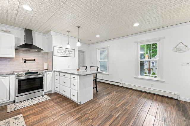 30 Prospect St, Pepperell, MA 01463