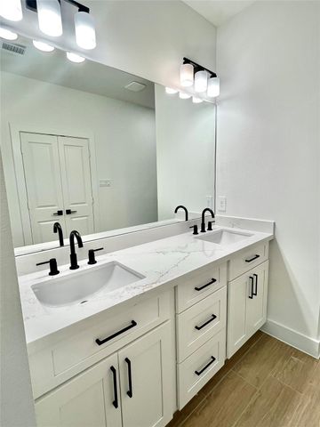 5710 Delmack Street B, Houston, TX 77032
