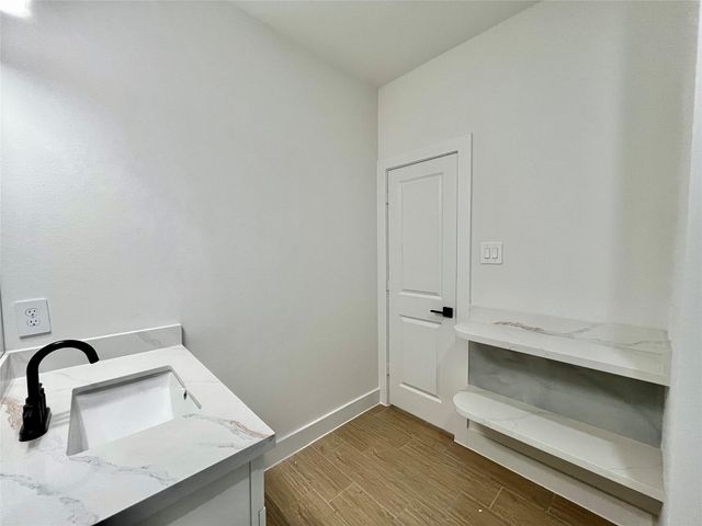 5710 Delmack Street B, Houston, TX 77032