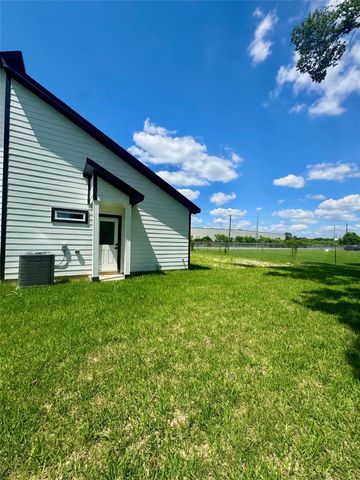 5710 Delmack Street B, Houston, TX 77032