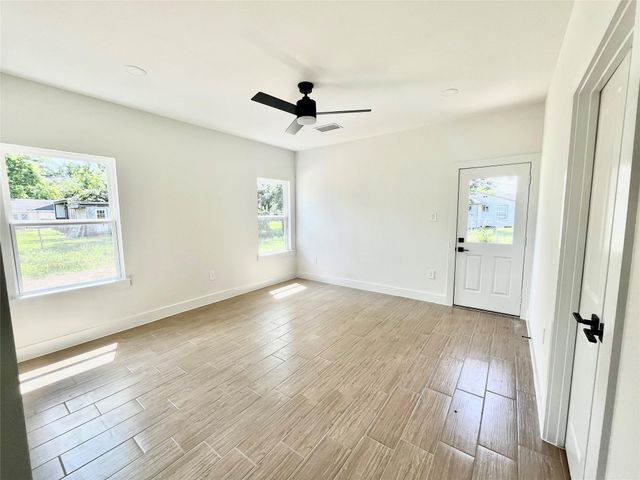 5710 Delmack Street B, Houston, TX 77032