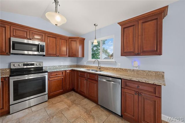3036 Country Knoll Drive, St Charles, MO 63303