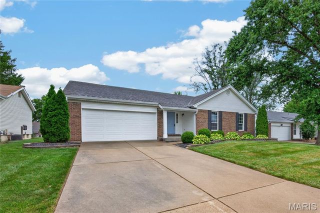 3036 Country Knoll Drive, St Charles, MO 63303