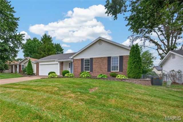 3036 Country Knoll Drive, St Charles, MO 63303