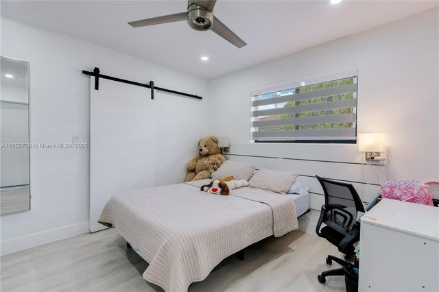 9311 SW 37th St, Miami, FL 33165