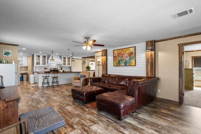 498 William Pettus RD, Maxwell, TX 78656